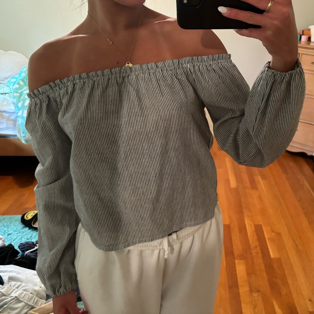 Brandy Melville off the shoulder top